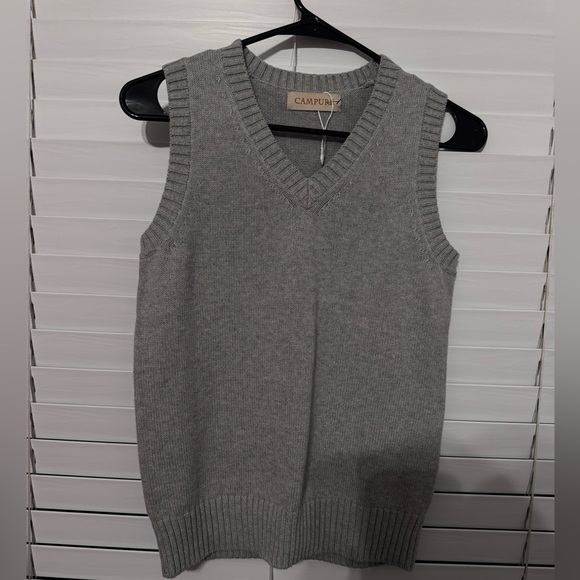 Elegant Women's Gray V-Neck Sweater Vest - Picture 2 of 5